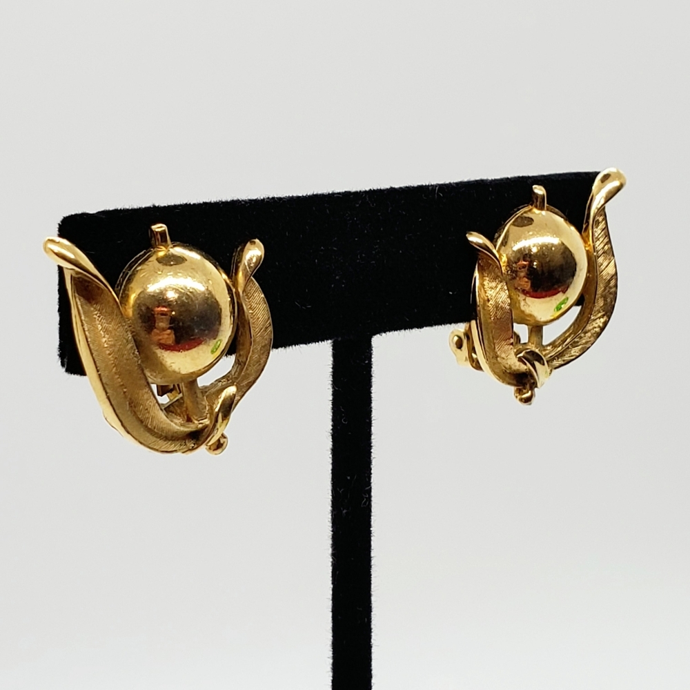 Vintage  RENOIR goldtone abstract design clip on earrings